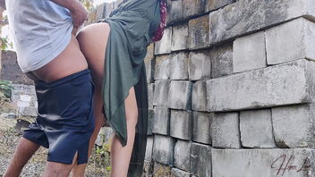 Red-hot wifey of Indonesian origin gets it rock-hard outside
